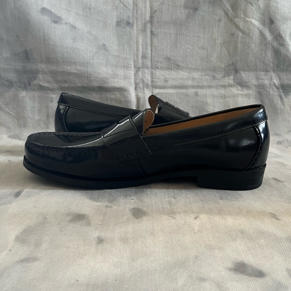 G.H. Bass and Co. Larson Weejuns Loafers - Picture 5 of 10